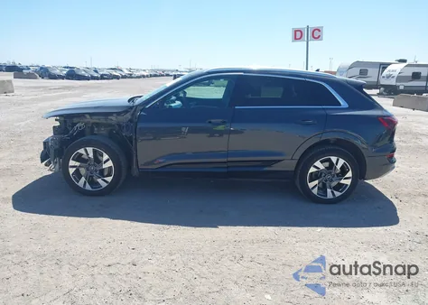 2021 Audi E-Tron Premium Plus Quattro z USA, uszkodzony, nr VIN WA1LABGE3MB011540